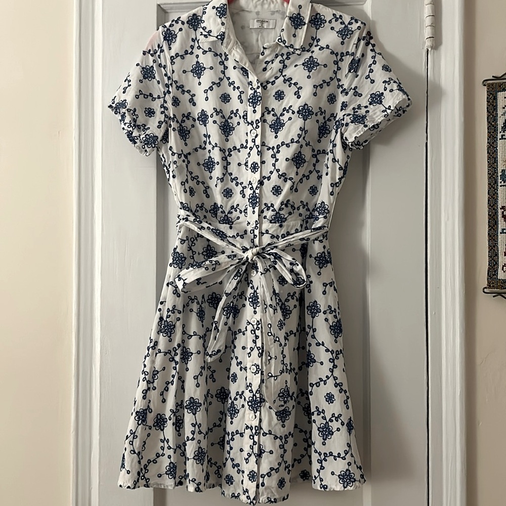 UNTUCKit Size 4, White and Blue Eyelet Shirtdress